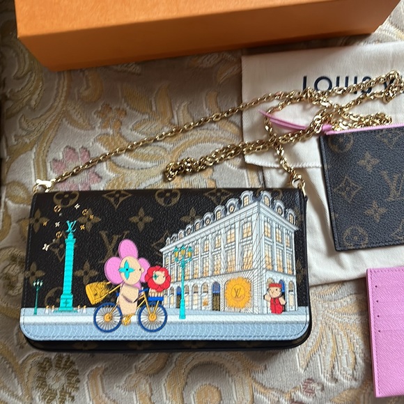 Louis Vuitton 2022 Limited addition pochette - Picture 2 of 9